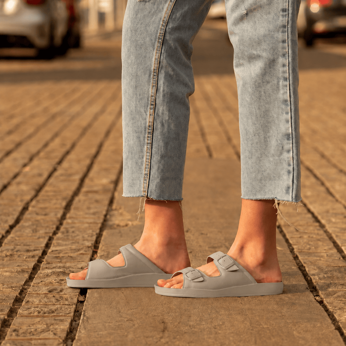 DrLuigi® Orthopädische 2-Riemen-Lederpantoletten für Damen – Bequeme medizinische Schuhe, graues Leder