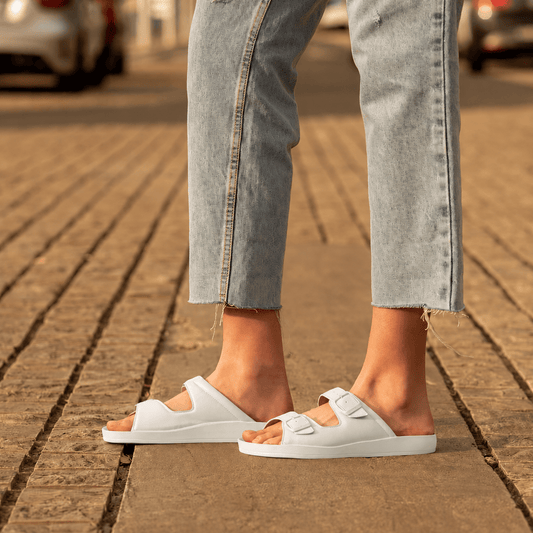 Sandales orthopédiques DrLuigi® à 2 brides en cuir pour femme – Chaussures médicales confortables en cuir blanc