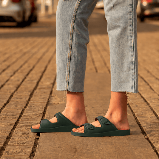 DrLuigi® Orthopädische 2-Riemen Leder-Pantoletten für Damen - Bequeme medizinische Schuhe Grünes Leder